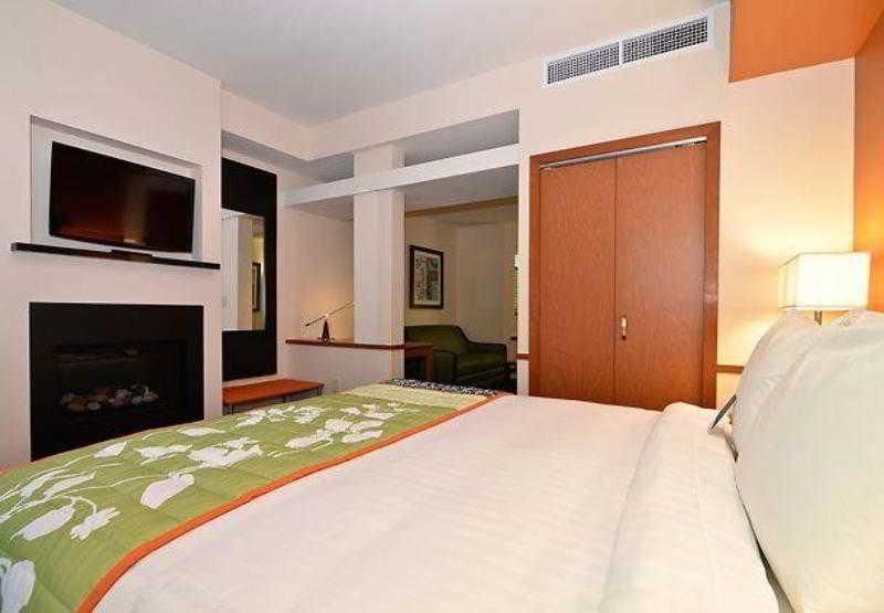 Fairfield Inn & Suites Santa Cruz - קפיטולה חדר תמונה